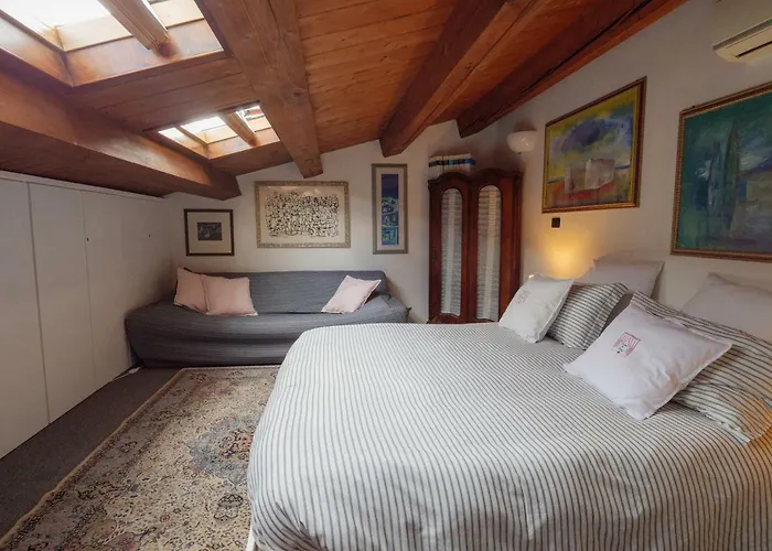 Проживание в семье A Casa Di Nina *